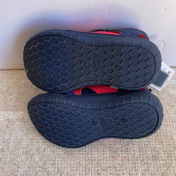 New with Tag Oshkosh Kids Shoe Sandal Valcro closure. Size 10 - Picture 4 of 4